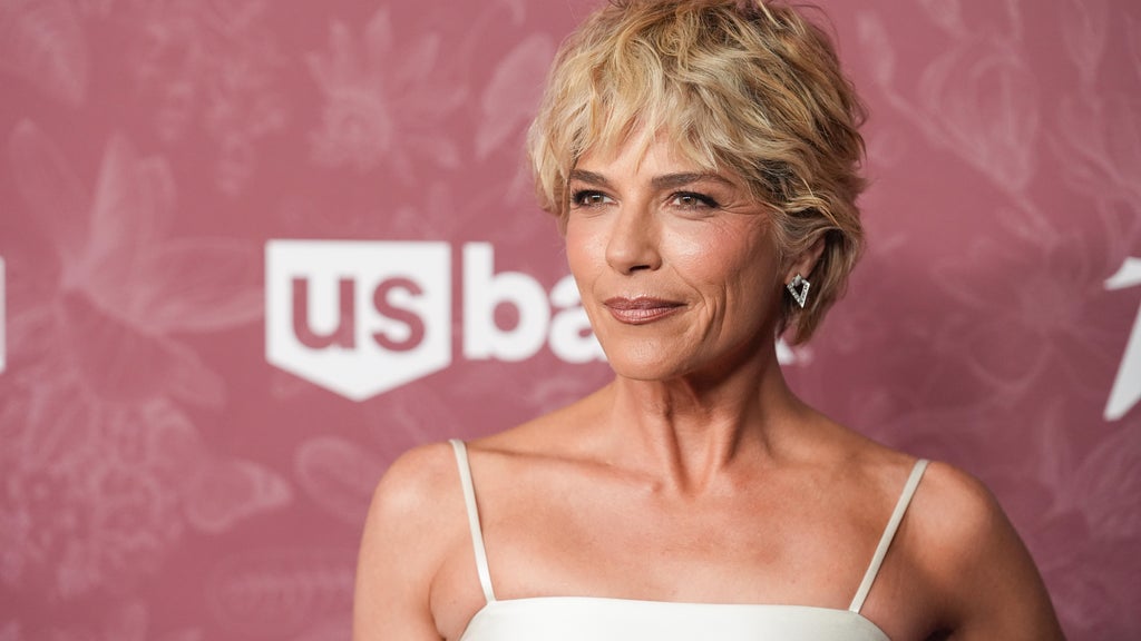 Actress Selma Blair arrested after allegedly biting flight attendant, being restrained on flight from LAX to JFK, source says — CBS Bay Area (KPIX), Wesley Chapel Health news