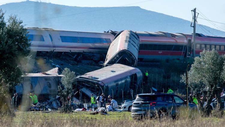 At least 30 killed in crash between 2 trains in Spain, according to media reports — Wesley Chapel Community news