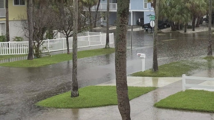 High surf, rising tides put St. Pete Beach residents on alert ahead of Hurricane Isaias — WTSP 10 Tampa Bay, Wesley Chapel Community news
